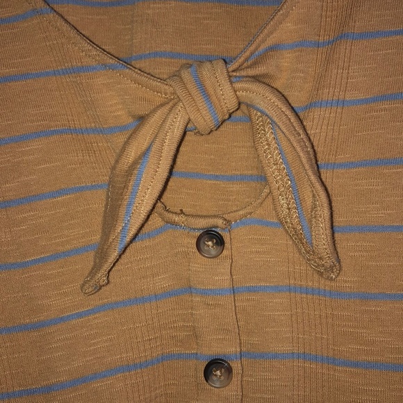 AEO Gold and blue tye front tee - Picture 7 of 7